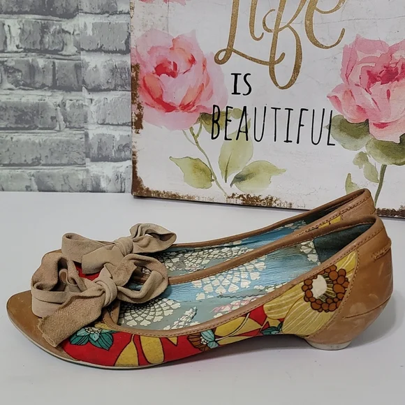 Irregular Choice Vintage Floral Low Heel Pumps Top Bow - Picture 4 of 11